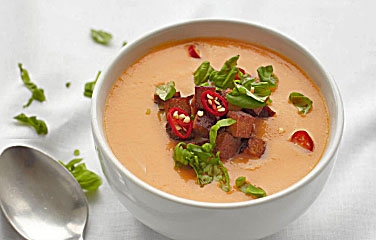 Sopa de cenoura com tofu defumado