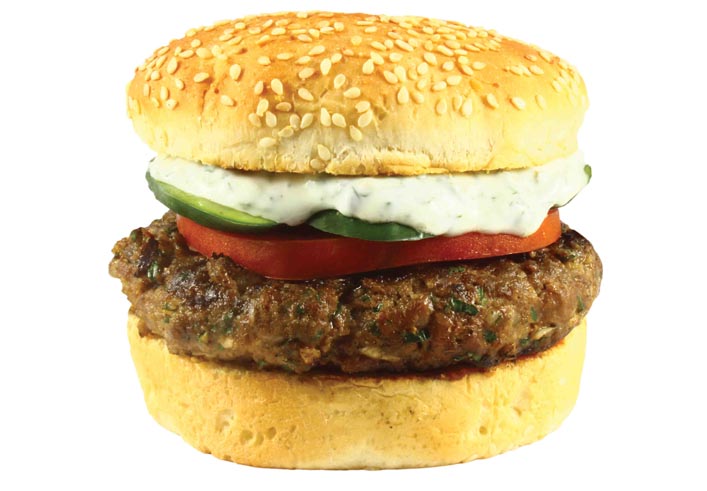 Hambúrguer com carne de cordeiro rouba a cena em restaurante de estilo americano