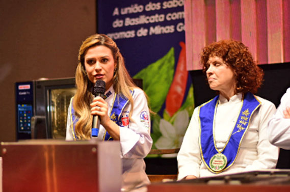 Beca Milano marca presença em convenção anual FIC Brasile