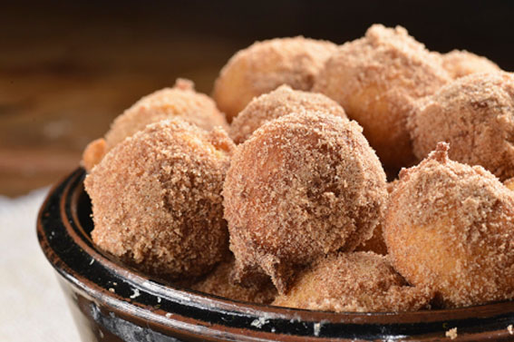 Bolinho de chuva com canela