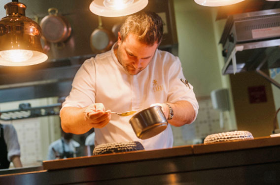Chef Arnaldo Azevedo vem ao Brasil para participar de Festival Gastronômico