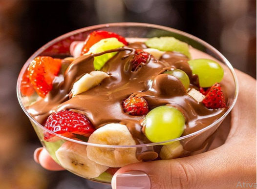 Chocolate e dieta podem caminhar juntos, afirma especialista