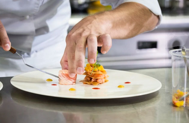 Chef Raissa Ramos é finalista em competição mundial de gastronomia