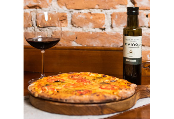 Dia da Pizza com autênticos vinhos italianos