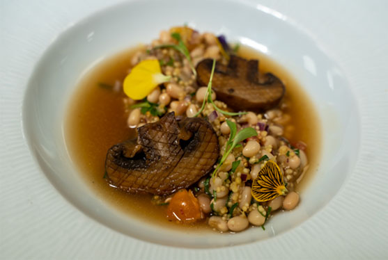Chef Morena Leite oferece jantar em Paris