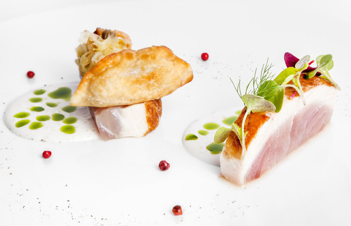 Chef de restaurante três estrelas Michelin cozinha no Four Seasons Hot