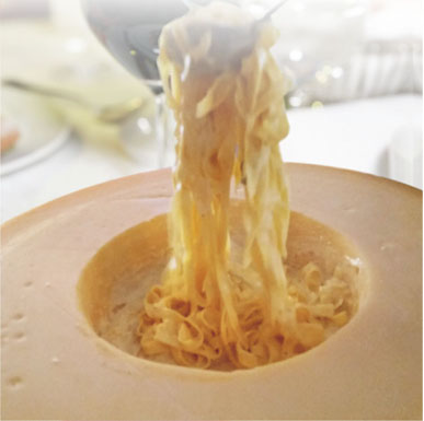 Rede La Pasta Gialla oferece Tagliatelle no queijo Grana Padano